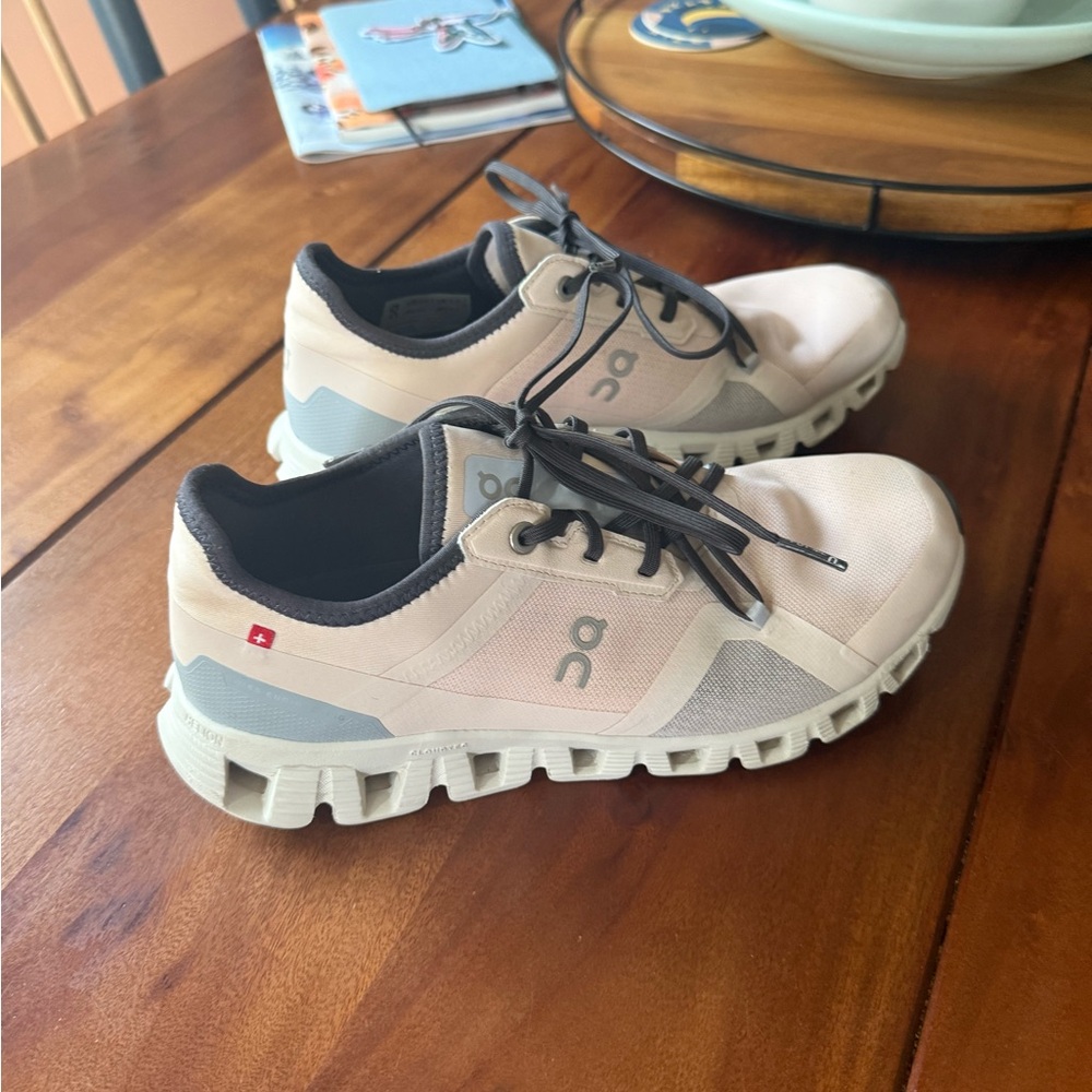 On Cloud X 3 AD Hybrid Training Shoe women shell/ heather. Women's 8 1/2